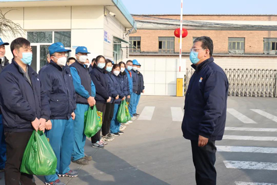 中国船舶风帆领导慰问一线员工并与留保过年青年员工共聚一堂